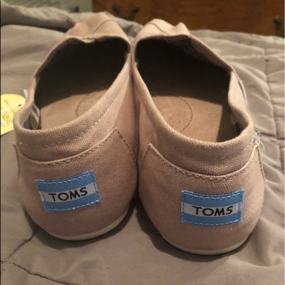 Beige Toms size 11w